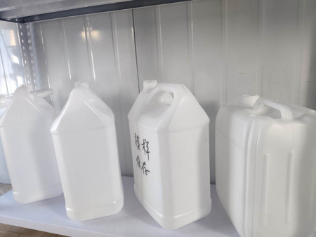 兰州塑料桶厂家简述塑料桶有哪些优点