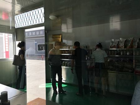 工信委领导视察工作