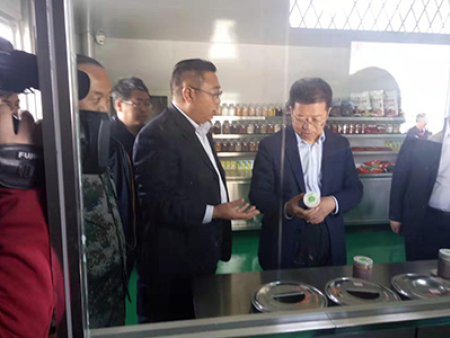 区委书记视察工作