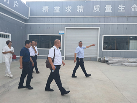 兰州市商务局领导、交大院长视察工作