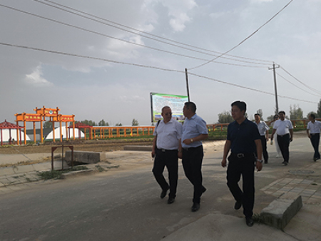 兰州市商务局领导、交大院长视察工作