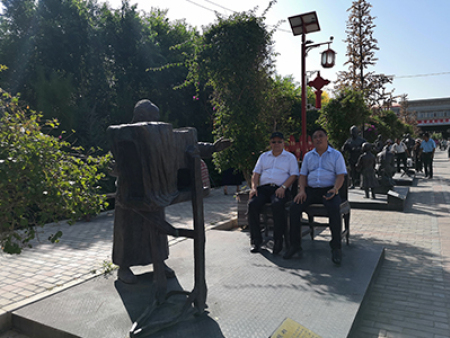 兰州市商务局领导、交大院长视察工作