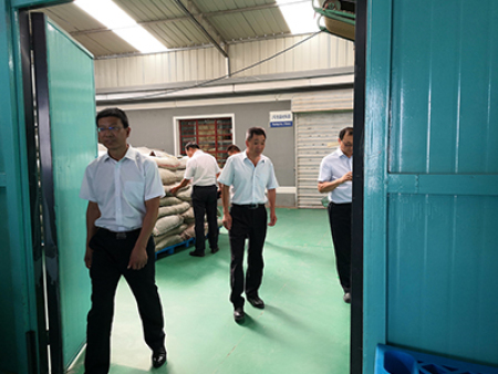 农商行总行领导视察工作