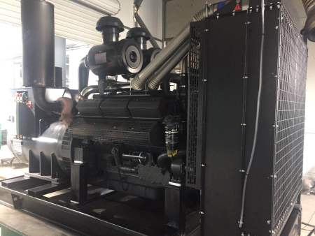 上柴股份650KW柴油发电机组