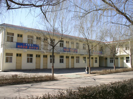 廠(chǎng)區一角(A corner of the factory) 廠(chǎng)區一角(A corner of the factory)