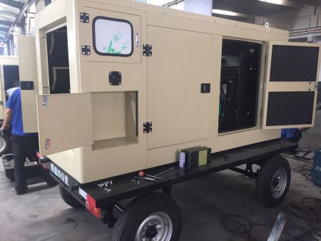 100KW移动拖车柴发电机