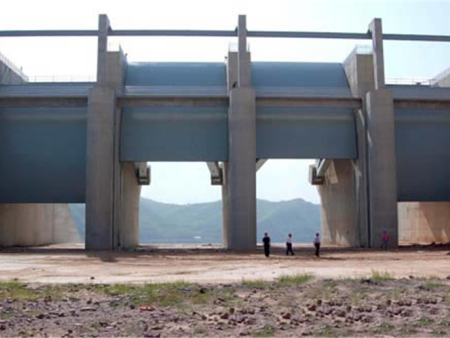 弧形鋼閘門應(yīng)用