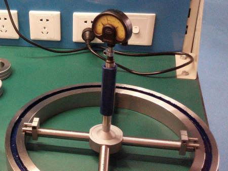 汽车电机壳体内孔测量