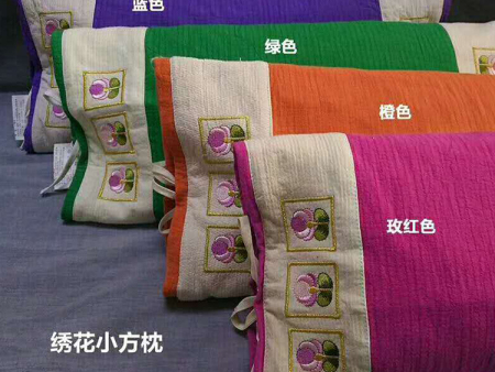 绣花小方枕
