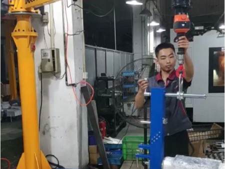 卷料搬运机械手