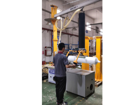 Coil handling manipulator