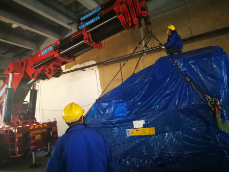 一汽轿车动力制冷工作站施工、设备基础竣工、设备水电气安装、设备吊装就位施工现场