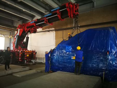 一汽轿车动力制冷工作站施工、设备基础竣工、设备水电气安装、设备吊装就位施工现场