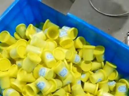 Plasticine filling cap labeling line
