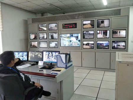 监控设备调试现场