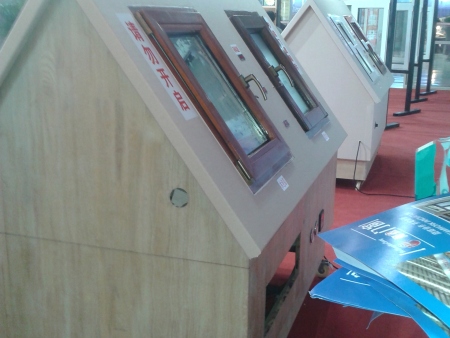海皇铝业展示柜4