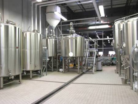 自釀啤酒設備釀制啤酒的流程