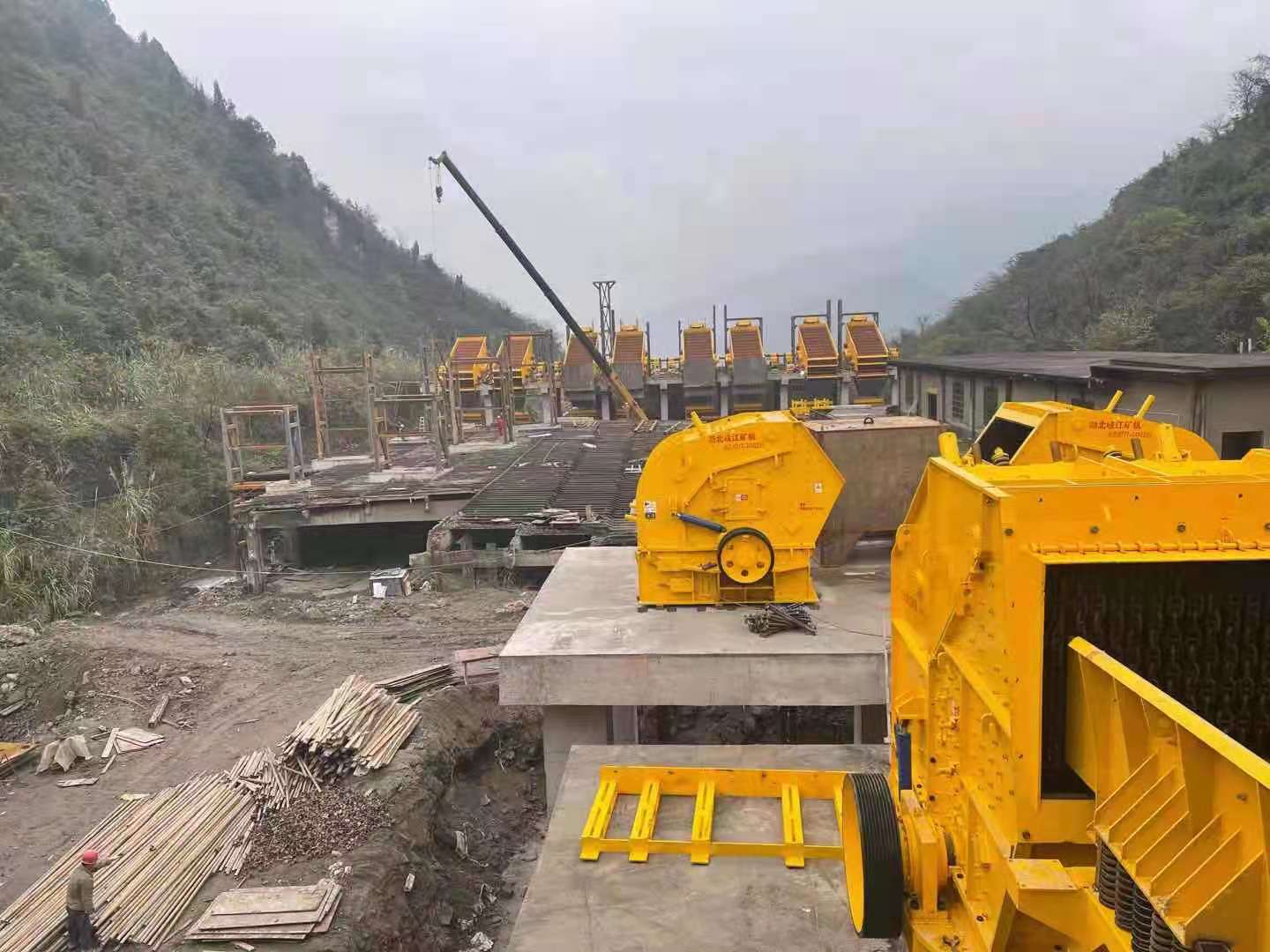 本公司为四川华蓥烟囱堡日产4万吨大型石场设计环保节能减排智能于一体的环保优德88官方网app专用w优德88官网登陆