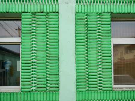 【外墻裝飾】廢棄飲料瓶設(shè)計制作