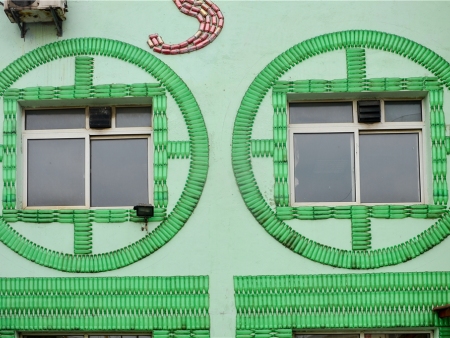 【外墻裝飾】廢棄飲料瓶設(shè)計制作