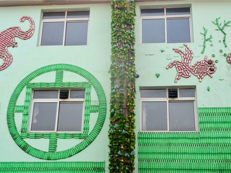 【外墻裝飾】廢棄飲料瓶設(shè)計制作