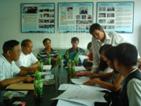 Vietnamese businessmen come to the company to discuss the contract Vietnamese businessmen come to the company to discuss the contract
