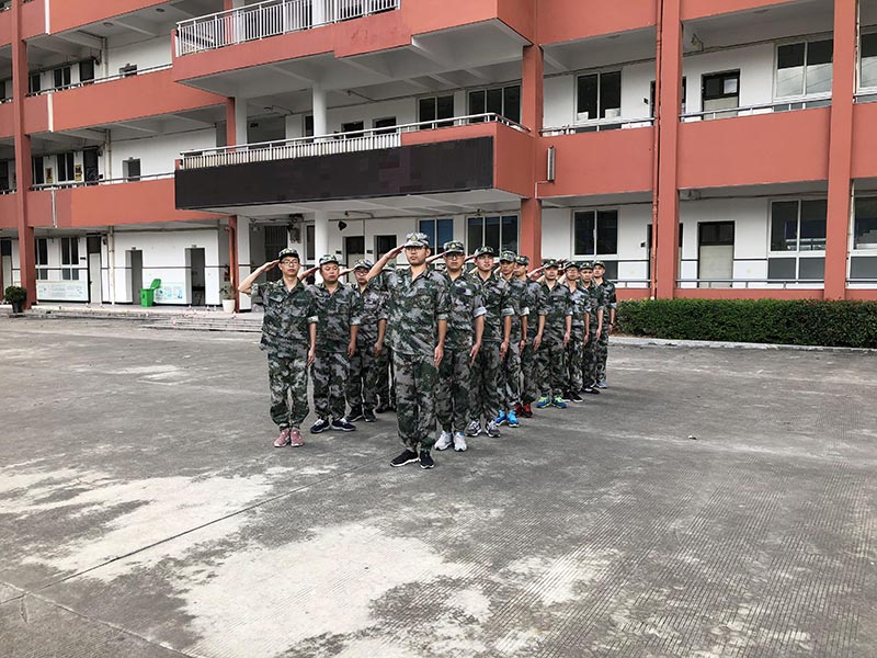 學軍人風采 強科爾人身心