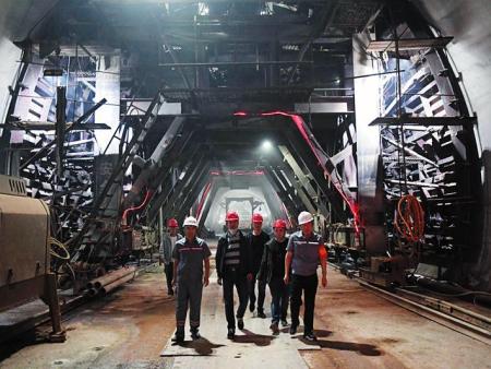 中铁十八局集团老灌顶铁路隧道