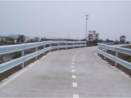 高速公路波形护栏