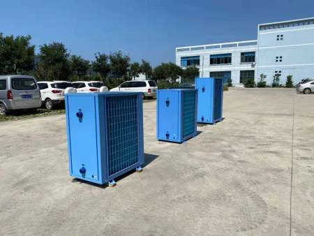 海水制冷机后侧 海水制冷机后侧