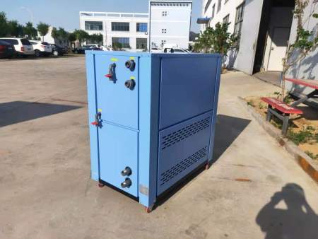 5P水冷水箱式冷水机接管图 5P水冷水箱式冷水机接管图