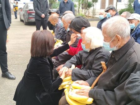 2021恒康实业集团到洛宁敬老院献爱心