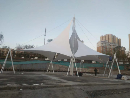 新疆水上樂園高低膜結(jié)構(gòu)景觀工程