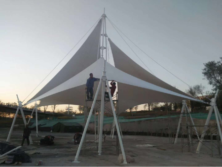 新疆水上樂園高低膜結(jié)構(gòu)景觀工程