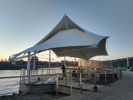 張掖自駕游基地水上舞臺膜結(jié)構(gòu)景觀工程