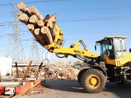 厂内卸装木材