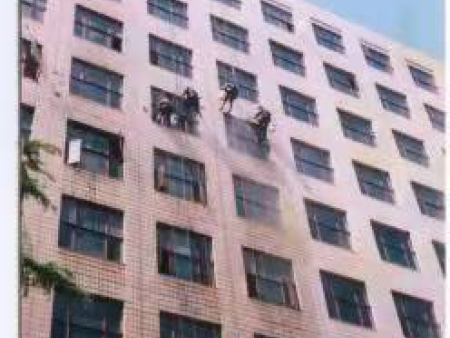 西安石油学院大楼外墙清洗