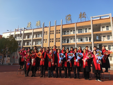 乘风破浪云际沧海勤勉迎新春          领导关怀斗志昂扬全心创佳绩