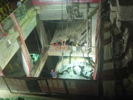 福州地铁中交二航局盾钩机刀盘出井