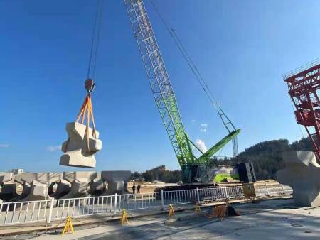 广东省潮汕饶平县华瀛天然气防波堤130T履带吊1 广东省潮汕饶平县华瀛天然气防波堤130T履带吊1