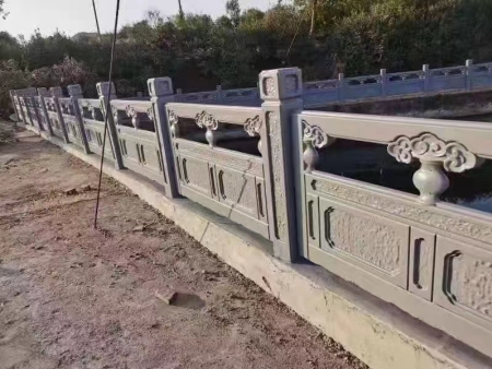 河提护栏施工案例