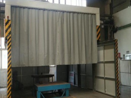 山推推土機(jī)事業(yè)部伸縮房式焊煙除塵 山推推土機(jī)事業(yè)部伸縮房式焊煙除塵