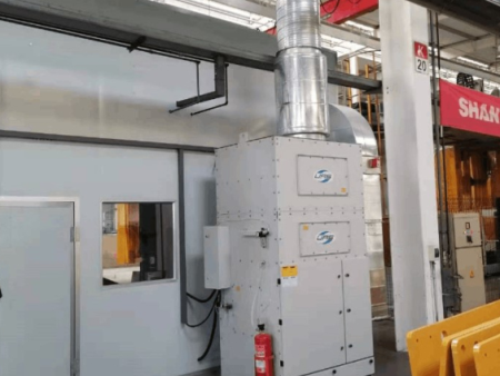 山推駕駛室事業(yè)部伸縮房式焊煙除塵 山推駕駛室事業(yè)部伸縮房式焊煙除塵