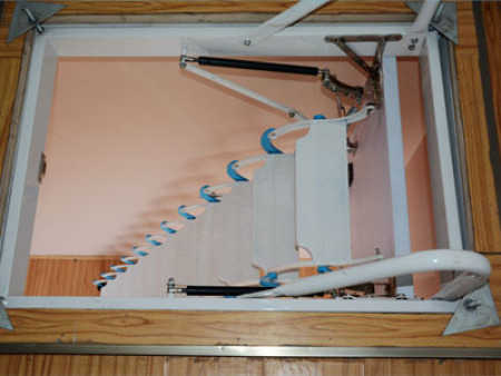 自动伸缩楼梯生产厂家简单讲述楼梯的优点