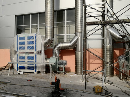 活性炭環(huán)保吸附箱現(xiàn)場(chǎng) 活性炭環(huán)保吸附箱現(xiàn)場(chǎng)