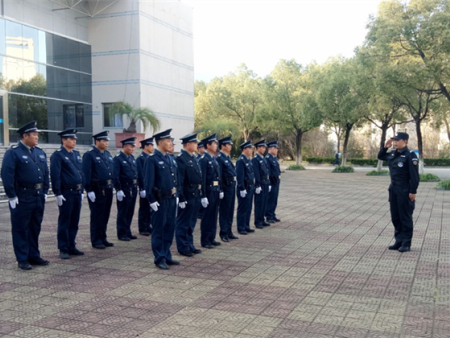 西安保安公司-年轻人选择保安工作的利弊分析