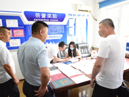 黑龙江省劳模和工匠人才创新工作室考核组 到ROR体育科研所检查指导