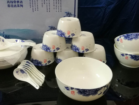 军立骨瓷厂家带您了解：骨质瓷如何保持光亮?
