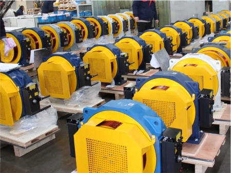 Elevator traction machine