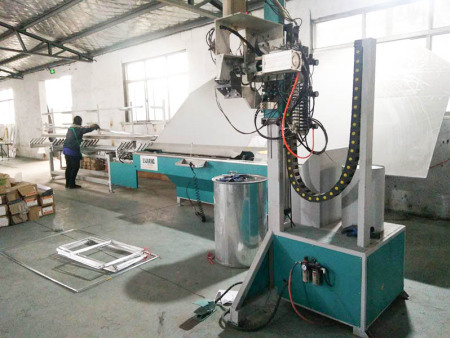 全自動(dòng)鋁條折彎?rùn)C(jī)